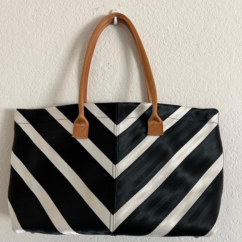 Harvey’s Seatbelt Bag Herringbone Black & White
